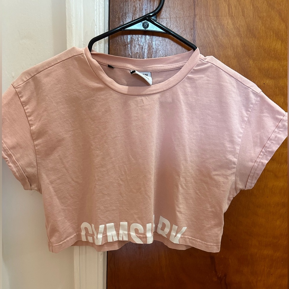 Pink cropped gymshark tee